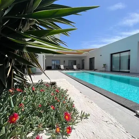 Maison Au Pied Du Calderon Hondo Villa *